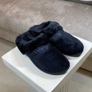 Isotoner Black Faux fur Slipper